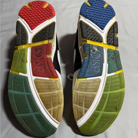 Multi-colored Asics running shoe - Picture 5 of 12